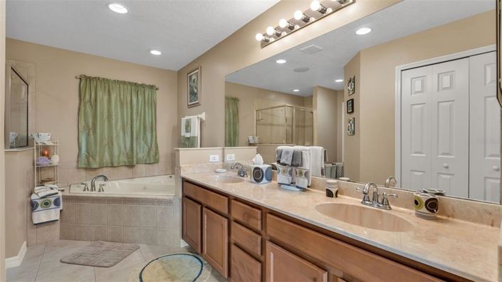 Image No.29-5 Bed Property for sale