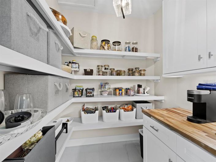 Image No.12-5 Bed Property for sale