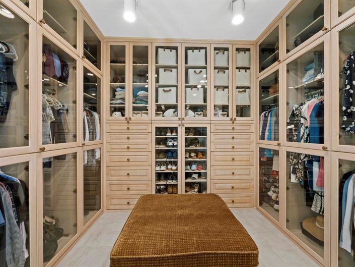 Image No.29-5 Bed Property for sale