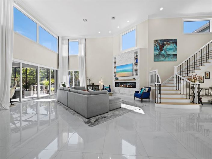 Image No.3-5 Bed Property for sale