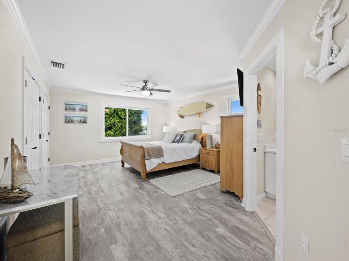 Image No.38-5 Bed Property for sale