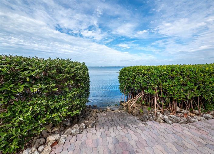 Image No.75-5 Bed Property for sale