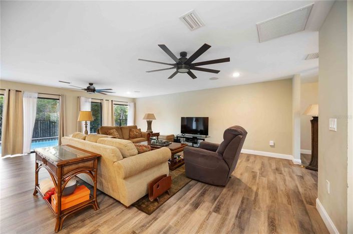 Image No.8-3 Bed Property for sale