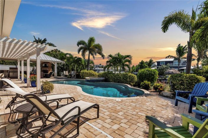 Image No.37-3 Bed Property for sale