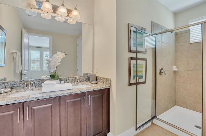 Image No.20-8 Bed Property for sale