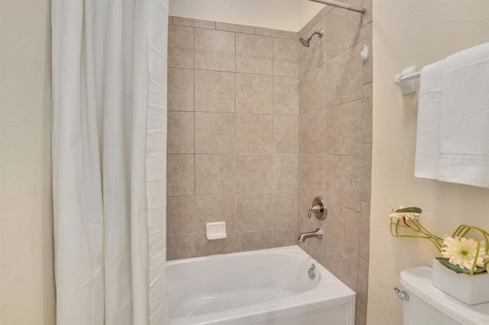 Image No.23-8 Bed Property for sale