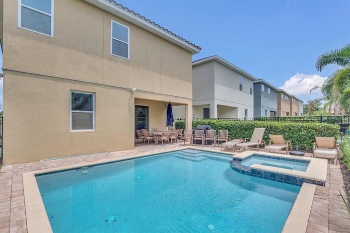 Image No.3-8 Bed Property for sale