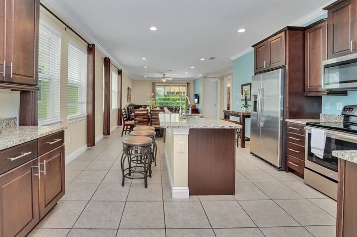 Image No.6-8 Bed Property for sale