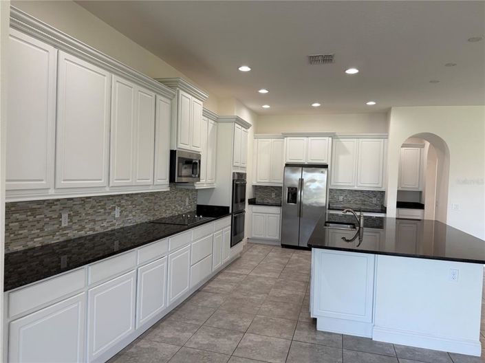 Image No.12-5 Bed Property for sale