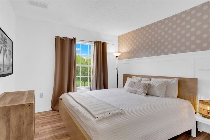 Image No.20-3 Bed Townhouse for sale