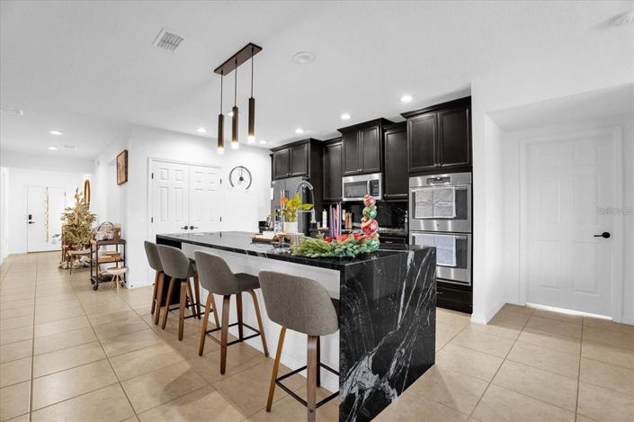 Image No.10-4 Bed Property for sale