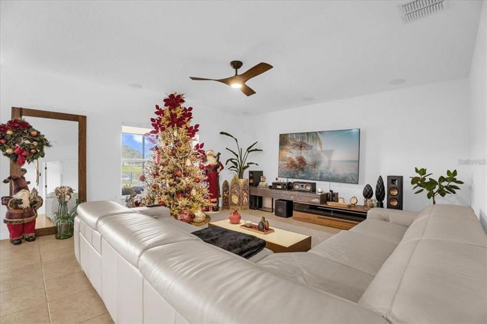 Image No.7-4 Bed Property for sale