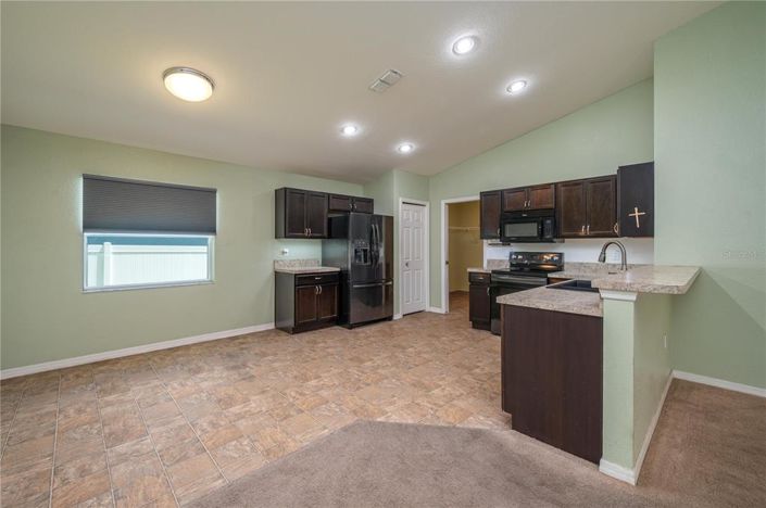 Image No.12-3 Bed Property for sale