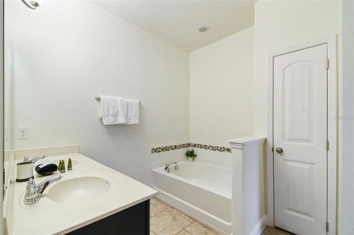 Image No.50-5 Bed Property for sale