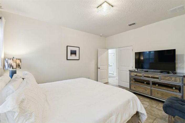 Image No.56-5 Bed Property for sale