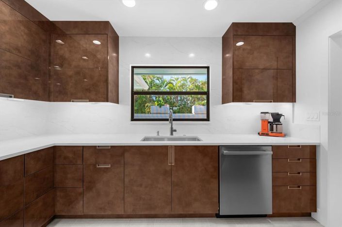 Image No.27-4 Bed Property for sale