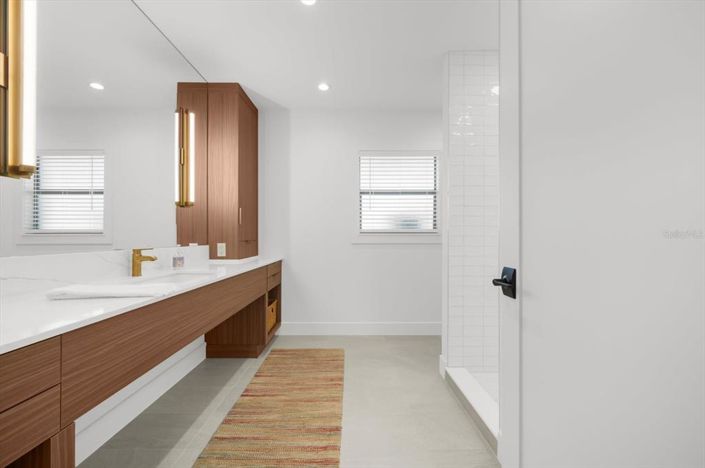 Image No.40-4 Bed Property for sale