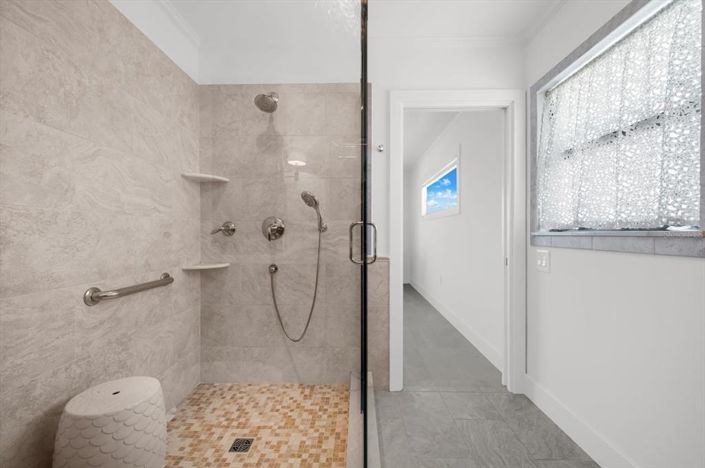 Image No.56-4 Bed Property for sale