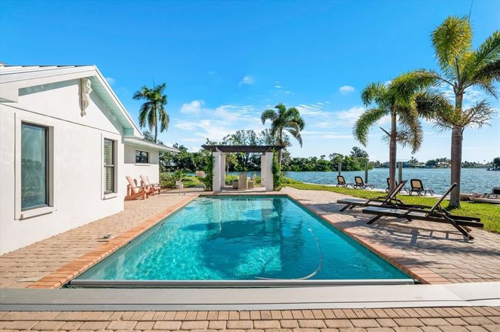 Image No.74-4 Bed Property for sale