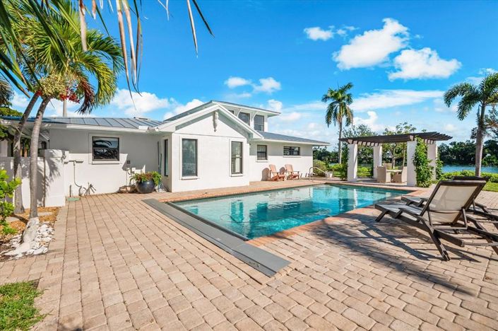 Image No.75-4 Bed Property for sale