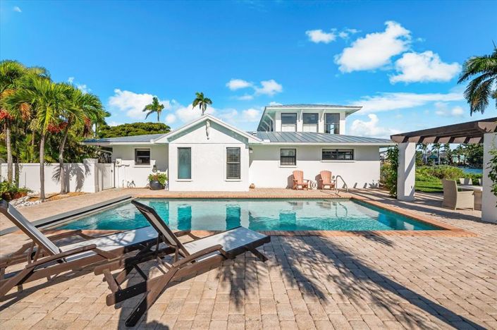 Image No.76-4 Bed Property for sale