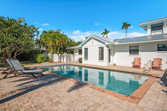 Image No.78-4 Bed Property for sale