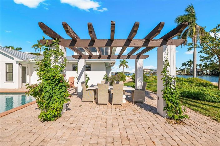 Image No.81-4 Bed Property for sale