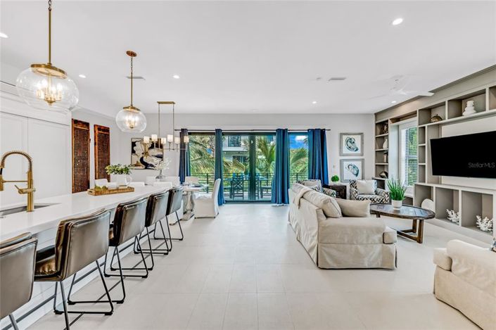 Image No.16-6 Bed Property for sale