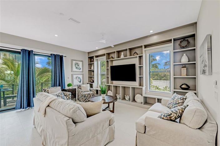 Image No.17-6 Bed Property for sale