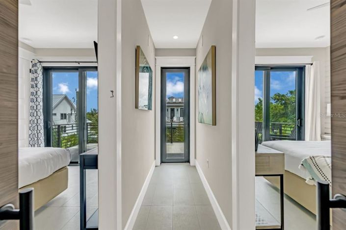 Image No.27-6 Bed Property for sale