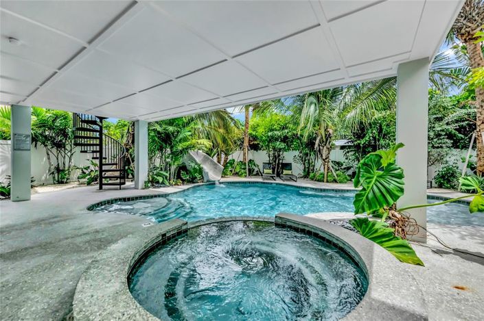 Image No.35-6 Bed Property for sale