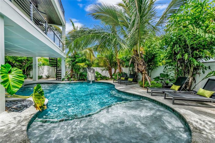 Image No.36-6 Bed Property for sale