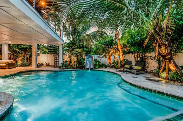 Image No.42-6 Bed Property for sale