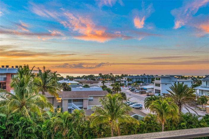 Image No.5-6 Bed Property for sale