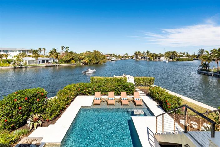 Image No.62-4 Bed Property for sale