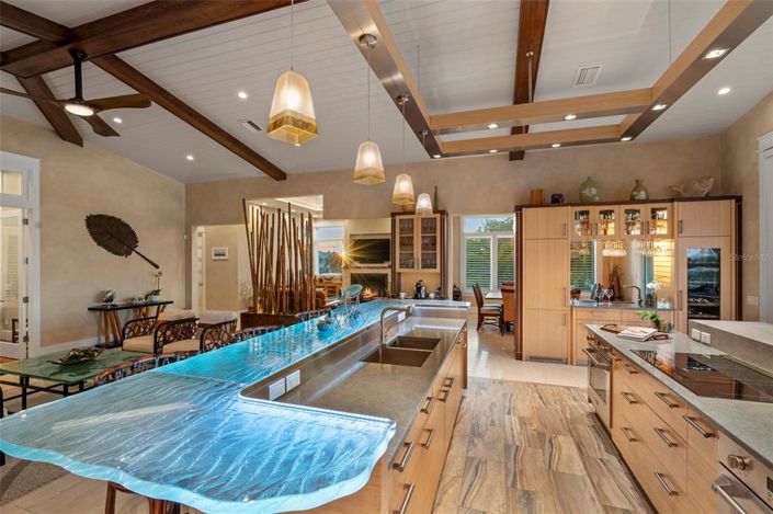 Image No.69-4 Bed Property for sale