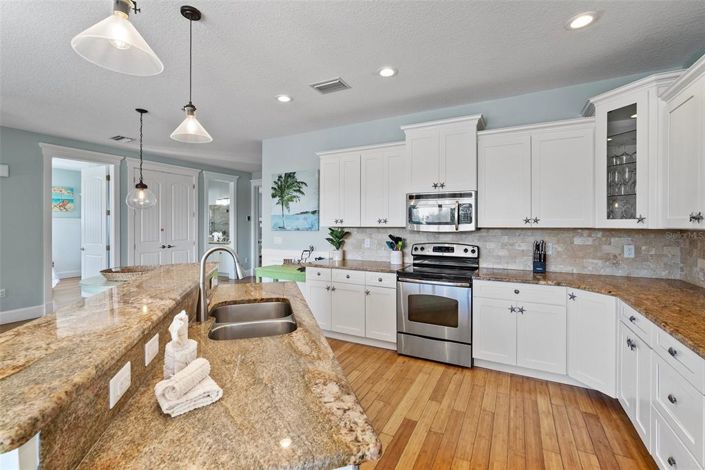 Image No.10-6 Bed Property for sale