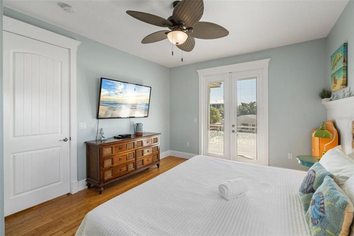 Image No.18-6 Bed Property for sale