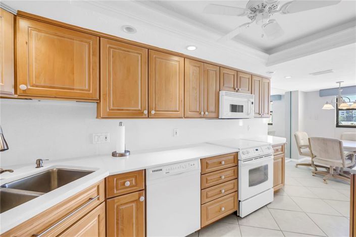 Image No.10-2 Bed Property for sale