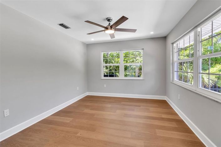 Image No.32-3 Bed Property for sale