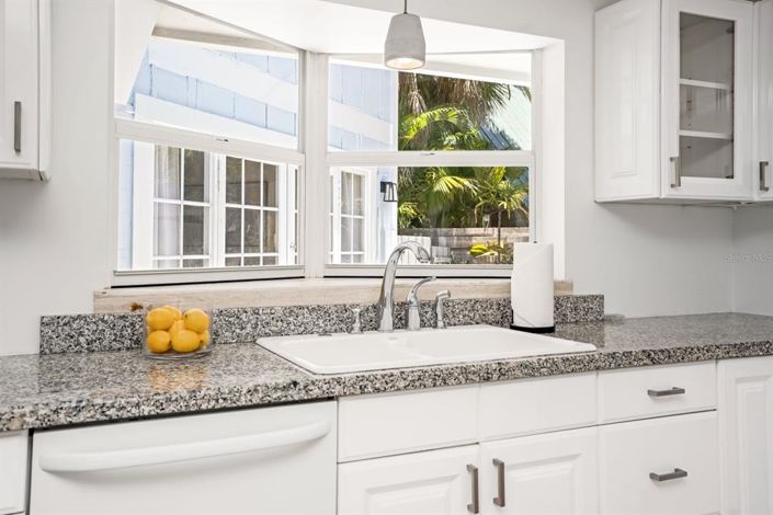 Image No.12-4 Bed Property for sale