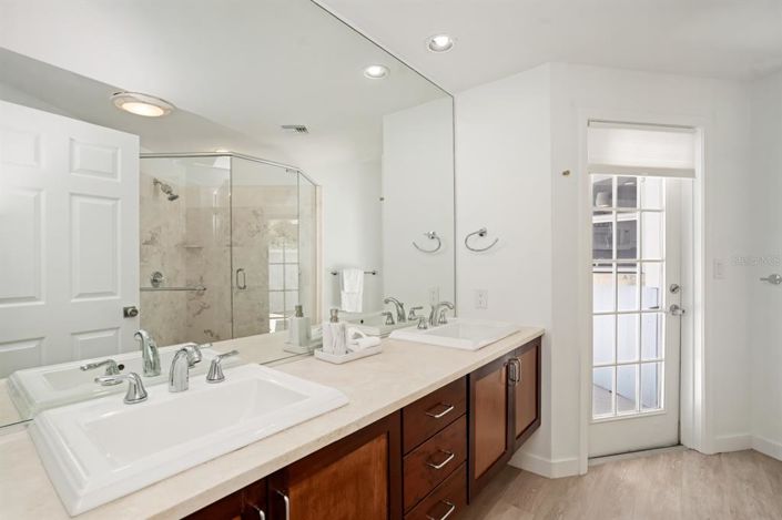 Image No.24-4 Bed Property for sale