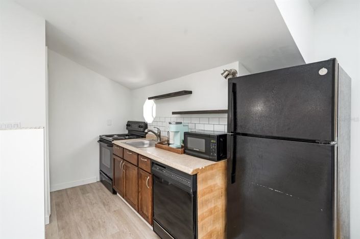 Image No.41-4 Bed Property for sale