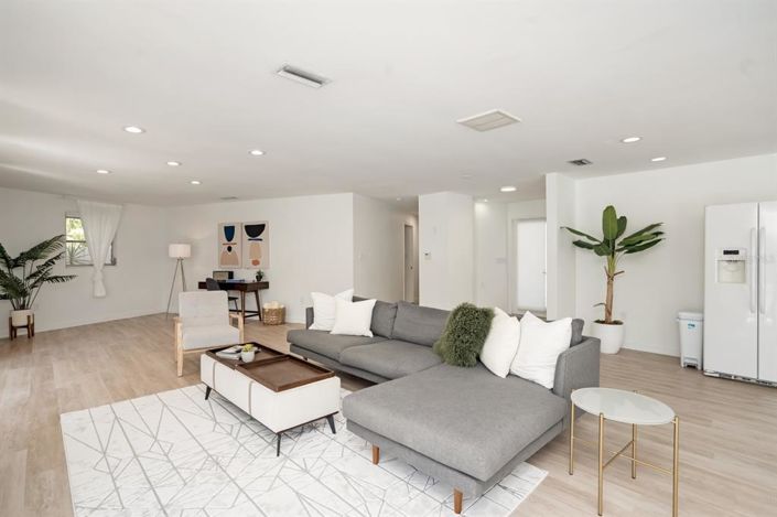 Image No.5-4 Bed Property for sale