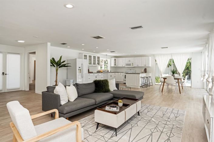 Image No.6-4 Bed Property for sale