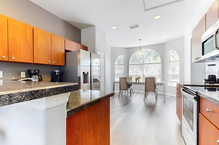 Image No.7-5 Bed Property for sale