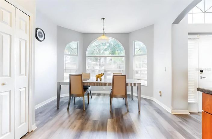 Image No.8-5 Bed Property for sale