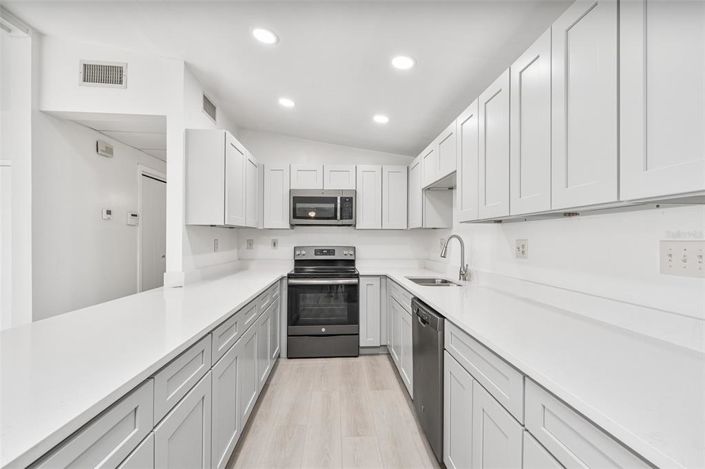 Image No.24-4 Bed Property for sale