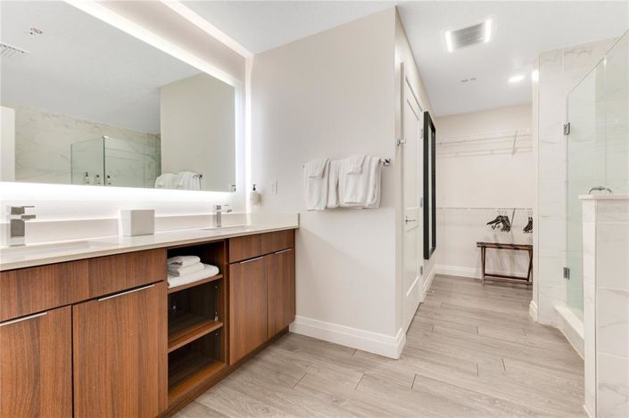 Image No.17-3 Bed Property for sale