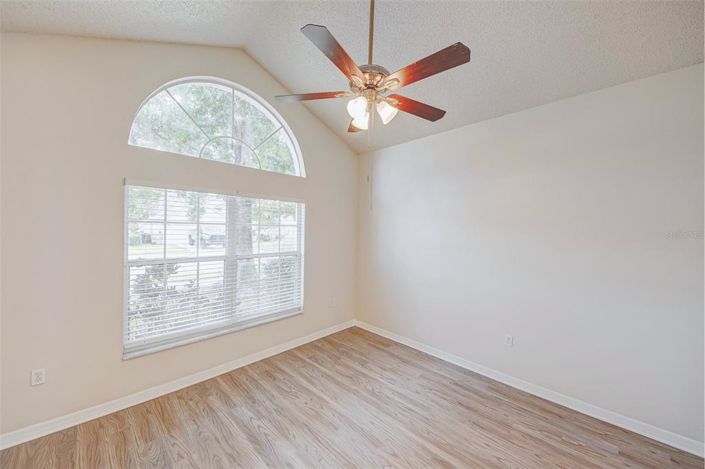 Image No.10-5 Bed Property for sale